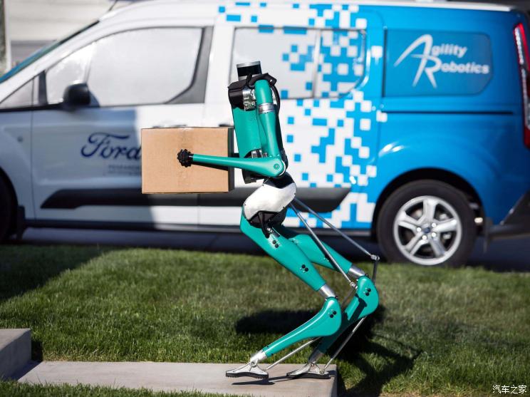福特新发明 自动驾驶车搭配送货机器人