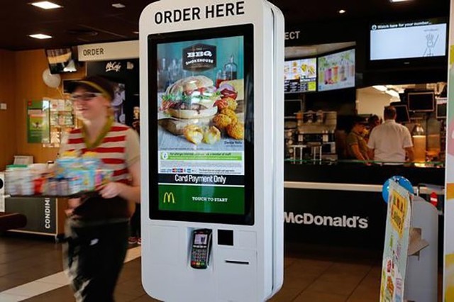 麦当劳测试机器人员工：餐饮界的技术革命